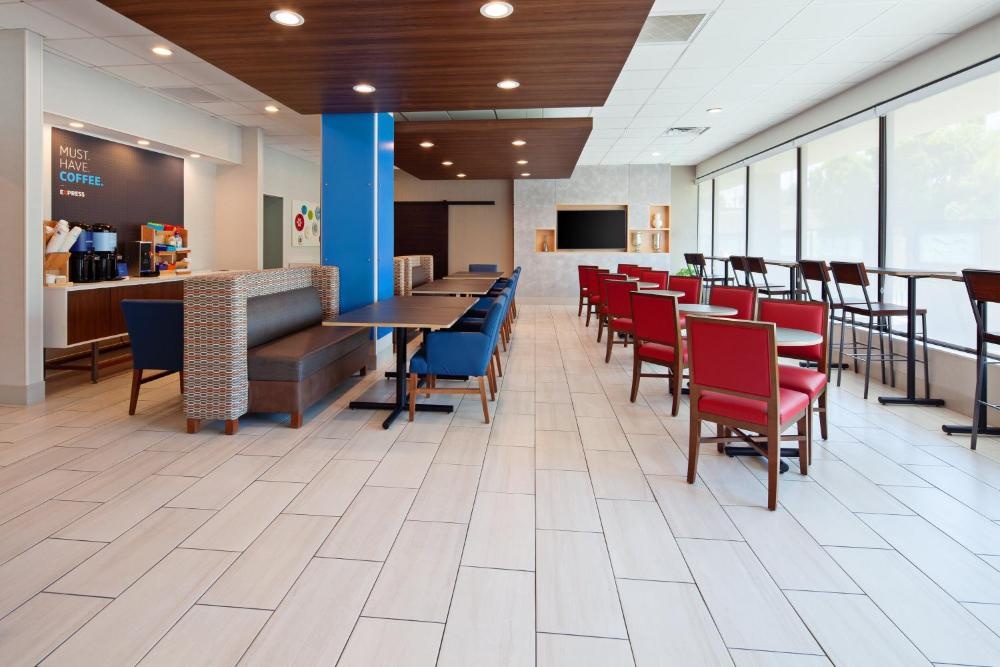 Holiday Inn Express Los Angeles LAX Airport